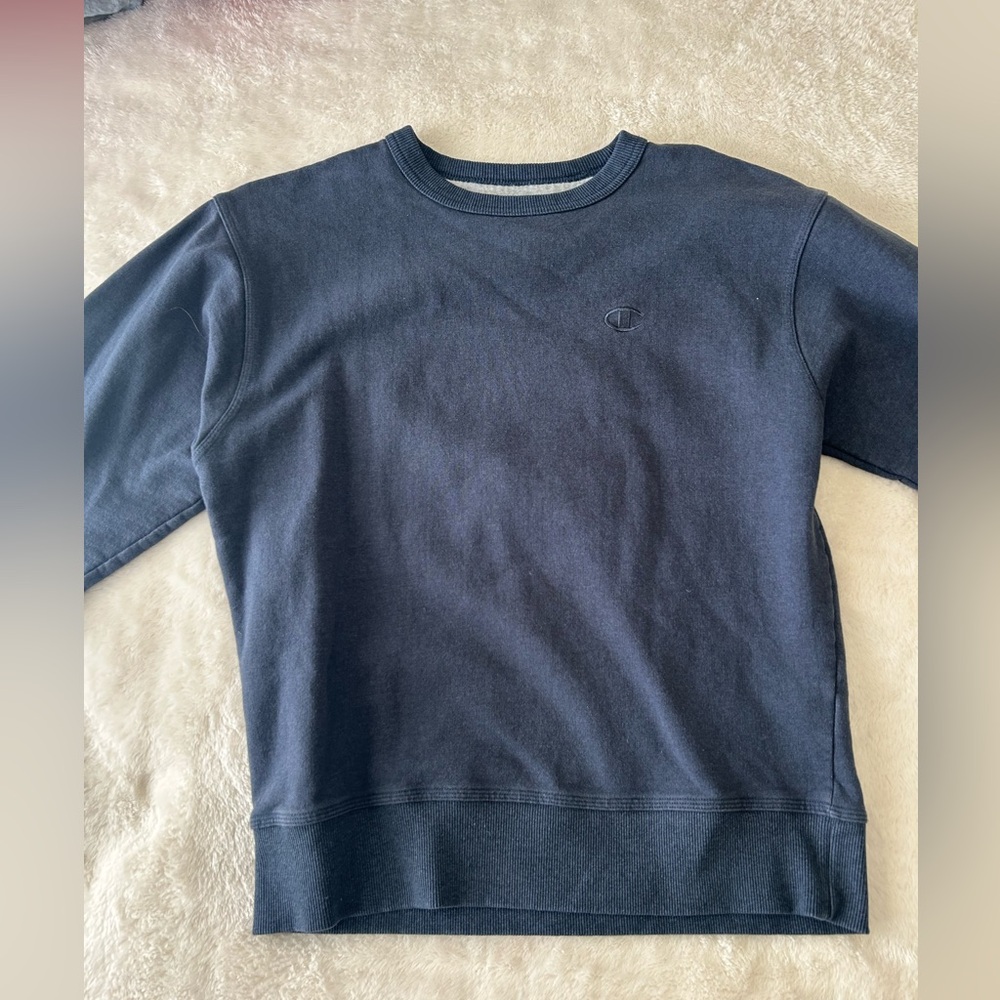 Navy Champion crewneck Medium